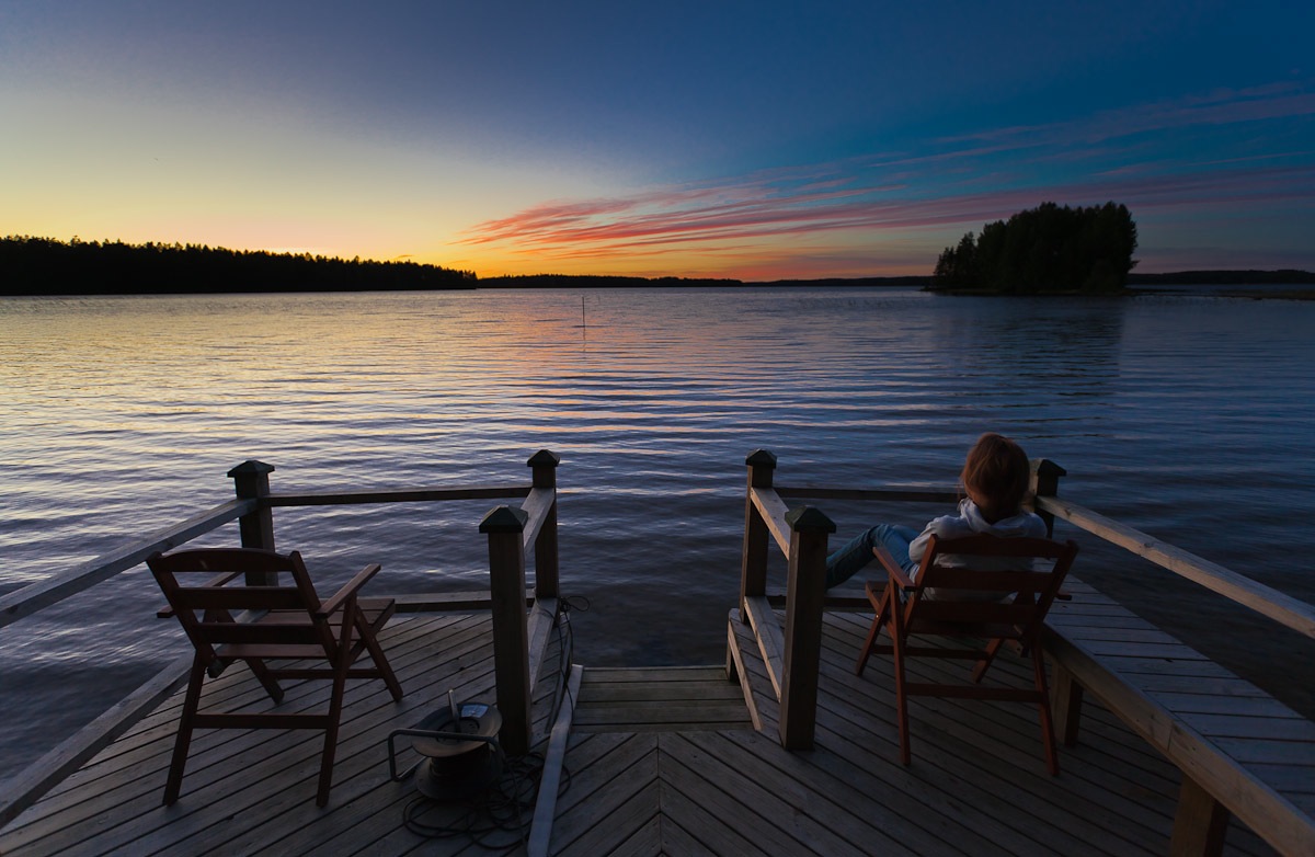 photo "Two seats in stalls for night show." tags: landscape, water