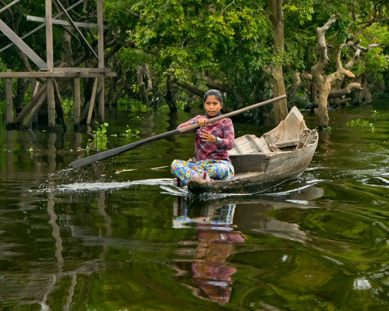 photo "Girl with a paddle" tags: travel, genre, Asia