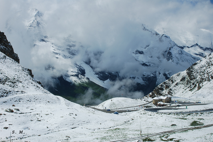 photo "Alps.Photo through the buswindow." tags: landscape, clouds, mountains