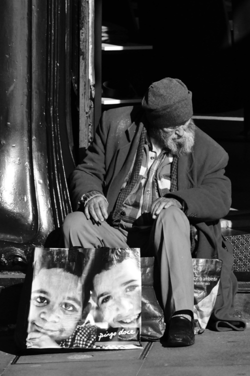photo "LIVES" tags: travel, portrait, 