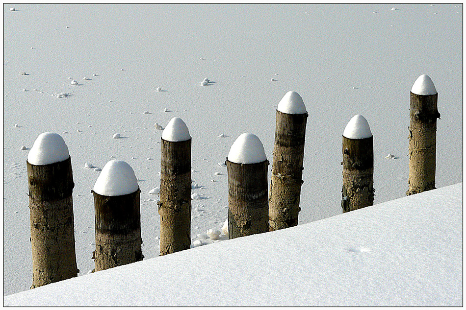 photo "Seven pencils" tags: landscape, snow, water, winter