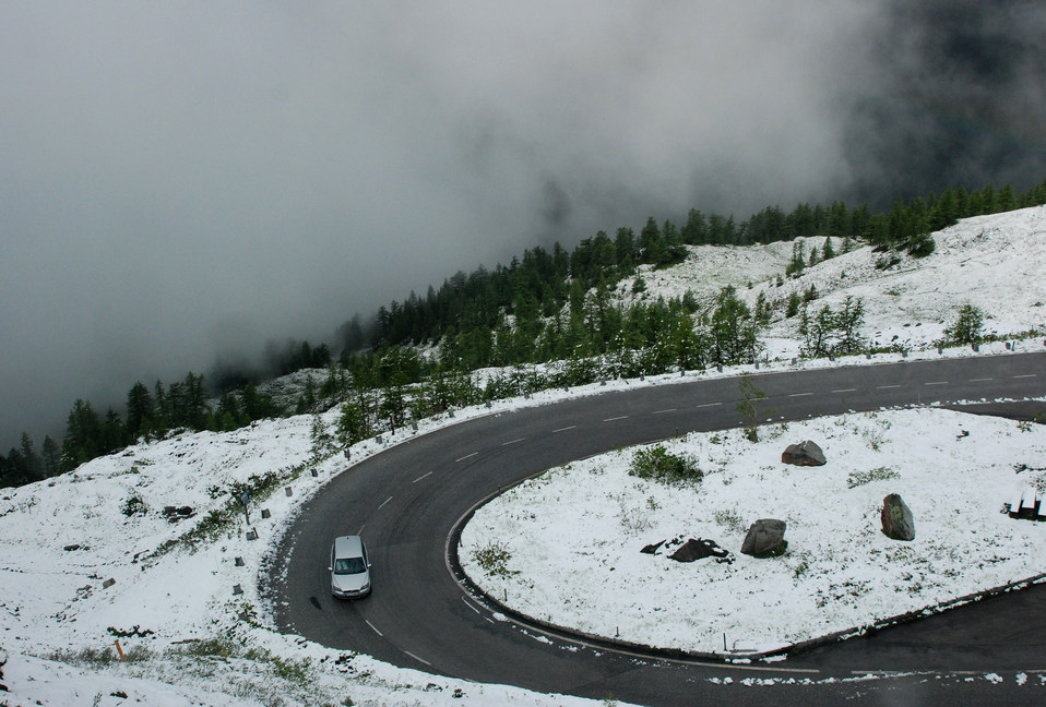 photo "Highway in Alps.Photo through the buswindow." tags: landscape, mountains