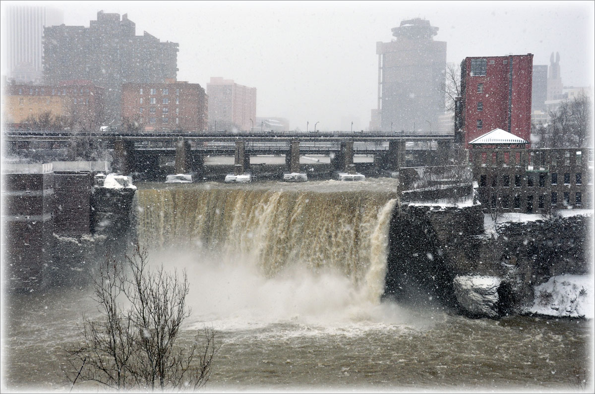 фото "Падает вода, падает снег..." метки: город, 