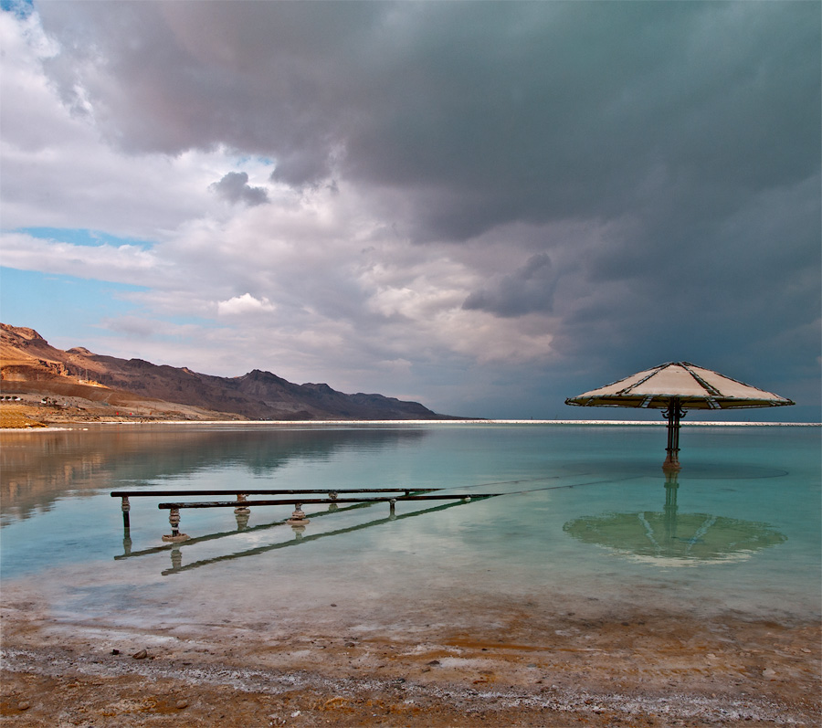 photo "Umbrellas Dead Sea" tags: landscape, nature, water