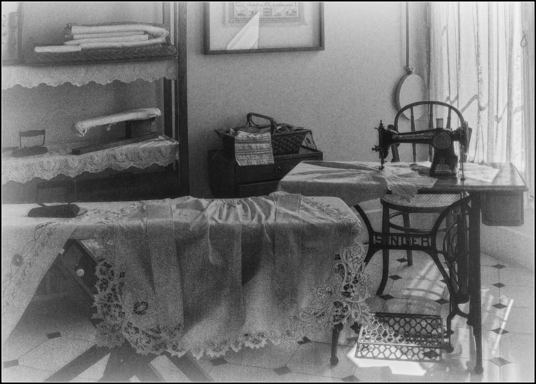 photo "Linen room" tags: black&white, old-time, 