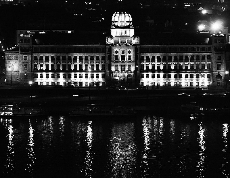 photo "Ночной дворец а река" tags: black&white, 