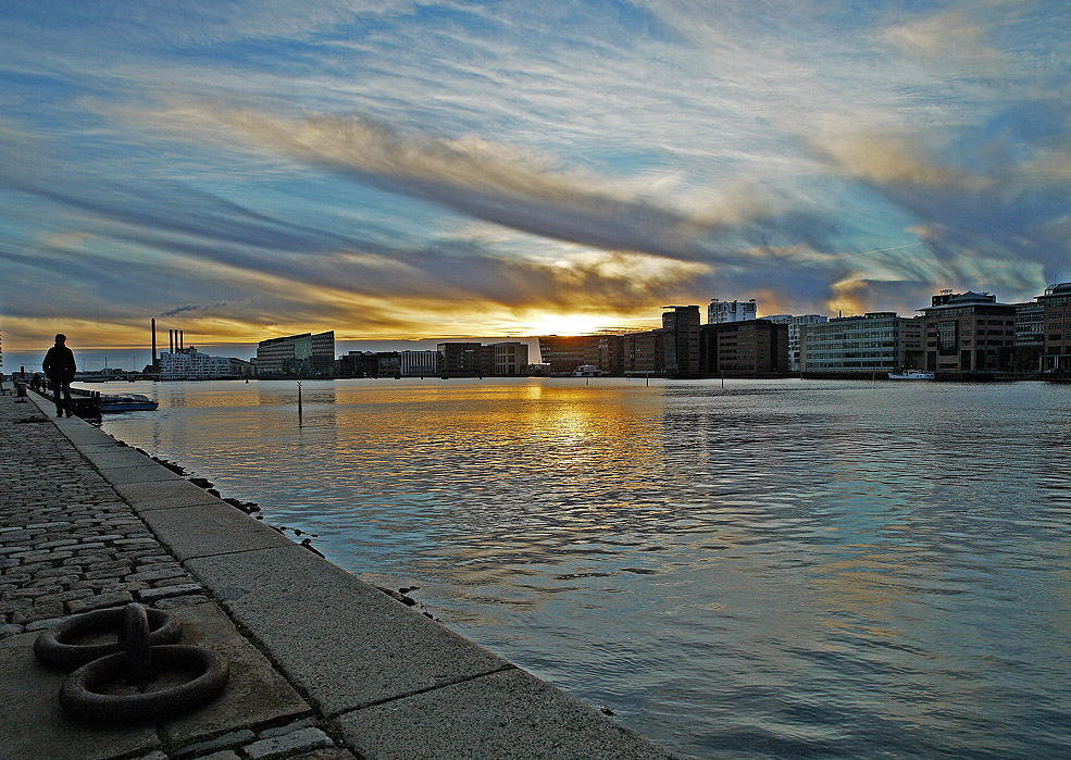 photo "The Evening Walk..." tags: city, reporting, 