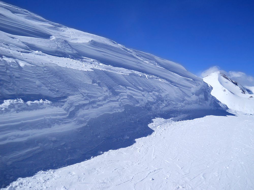 photo "Snow-bank" tags: landscape, nature, Europe, mountains, snow, winter