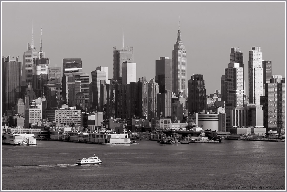 photo "The view on Manhattan from New Jersey," tags: architecture, black&white, landscape, 