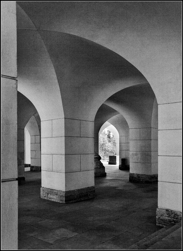 photo "old vaults" tags: architecture, black&white, landscape, 