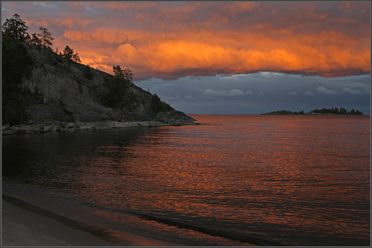 photo "sunset tint the clouds is unrealistic" tags: landscape, travel, Europe, sunset