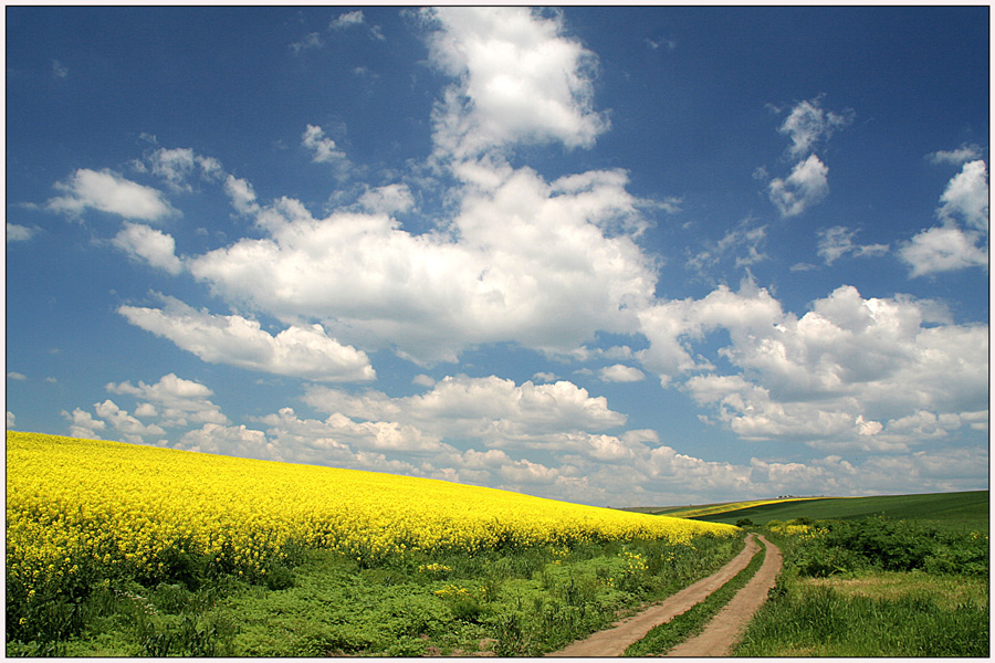 фото "Way through the hills" метки: пейзаж, весна, небо, облака