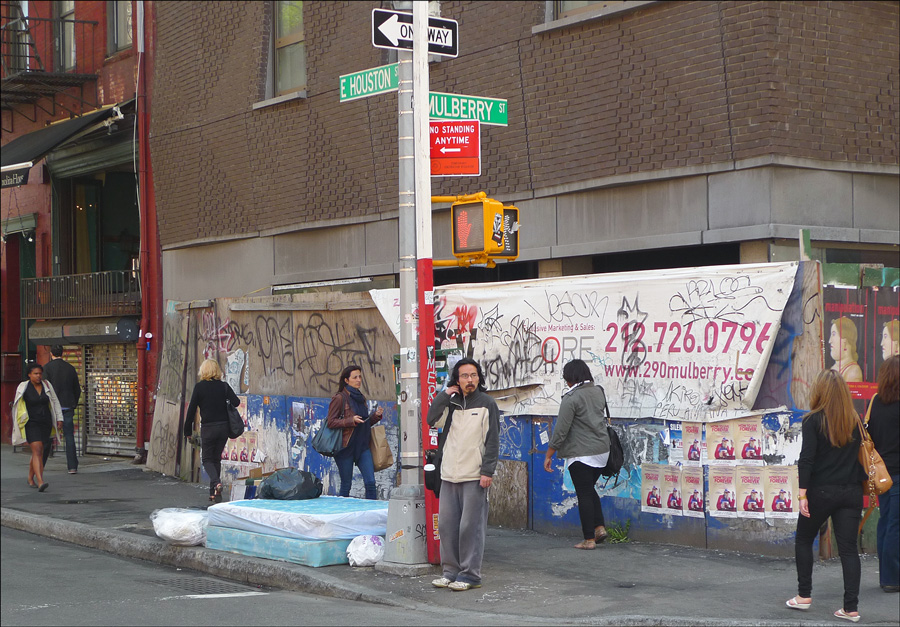 photo "Tourist rest place" tags: city, humor, 