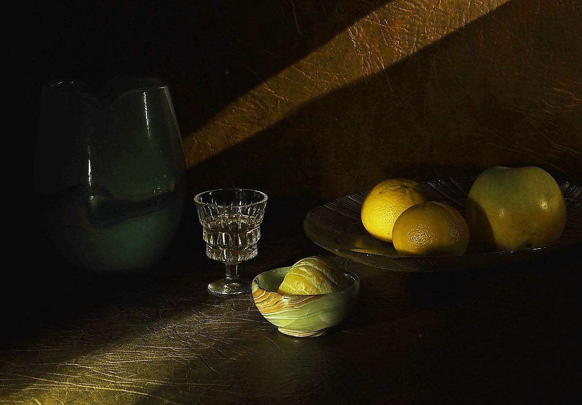 photo "***" tags: still life, light, стопка, фрукты