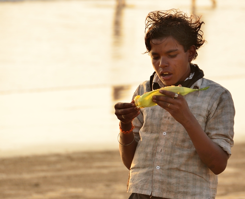 photo "Boy & corn" tags: portrait, children