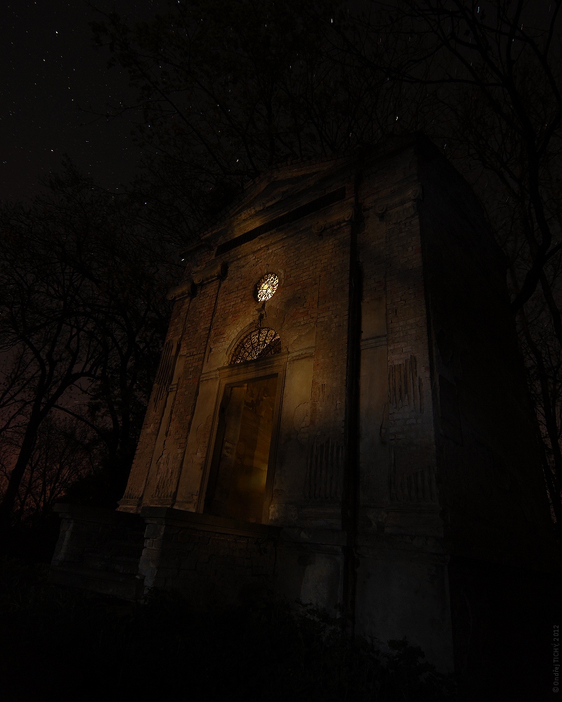 photo "mysterious tomb at midnight" tags: landscape, night