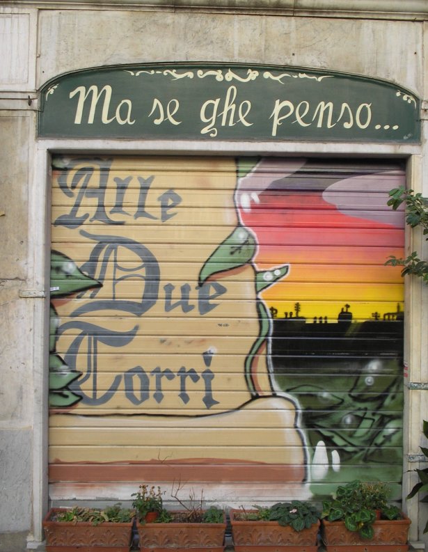 photo "old Genoa, Italy, the title of an ancient song in the shop" tags: reporting, 