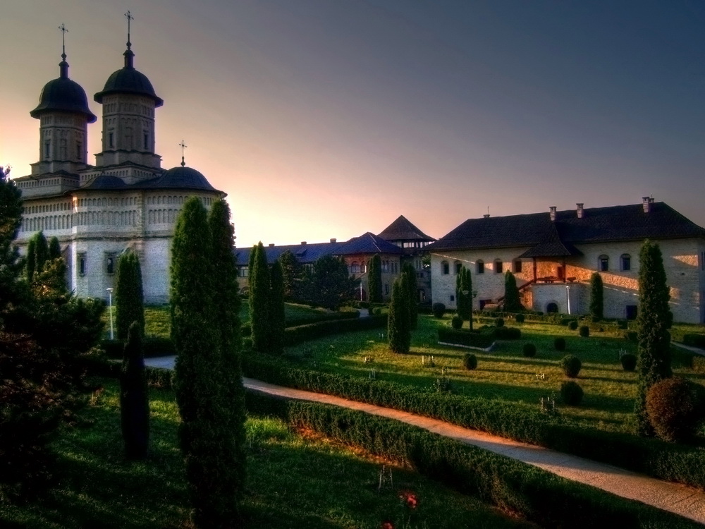 photo "Sunset On Cetatuia Monastery" tags: architecture, travel, landscape, Europe