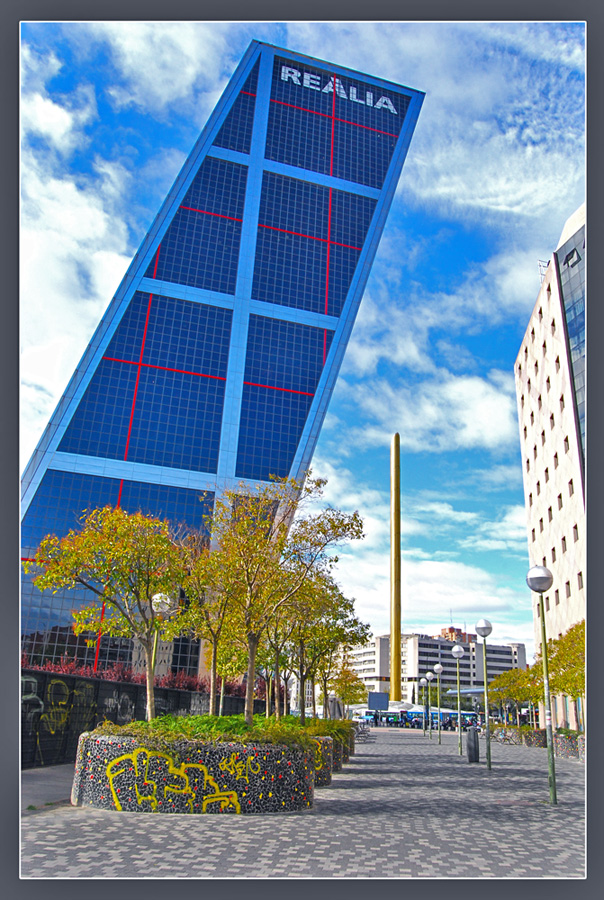 photo "Puerta de Europa" tags: architecture, travel, landscape, Europe