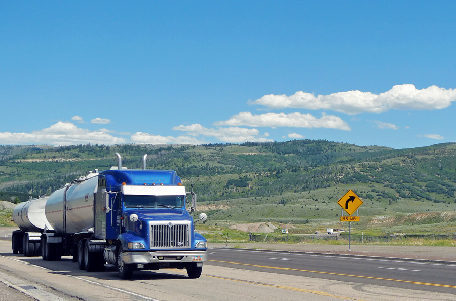 photo "Keep on trucking!" tags: travel, technics, North America