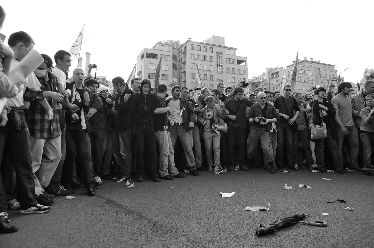 photo "Participants of the March of the Millions, 6 May 2012" tags: reporting, street, black&white, people, митинги