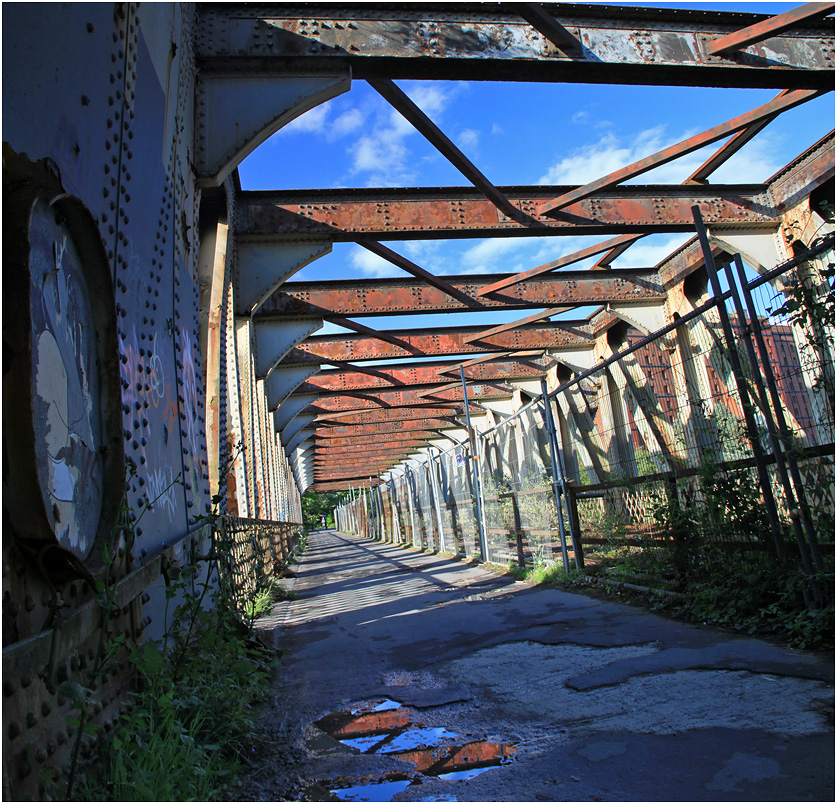 photo "The old bridge." tags: old-time, architecture, landscape, 