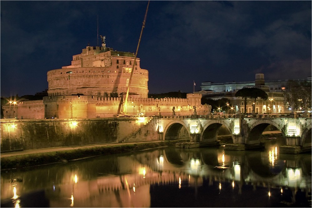 photo "The angel's castle" tags: travel, landscape, Europe, night