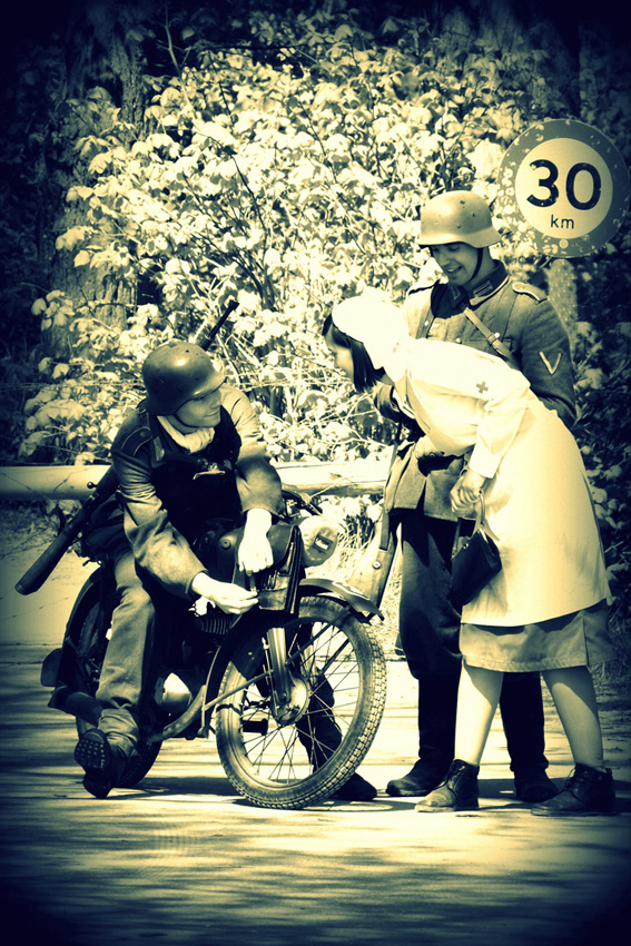 photo "Wartime flirt" tags: old-time, 