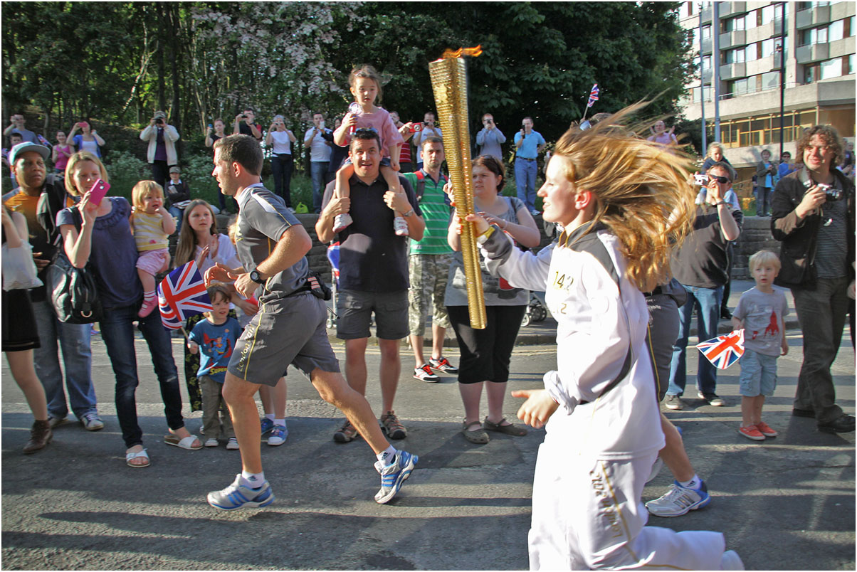 photo "The Olympic torch" tags: reporting, 