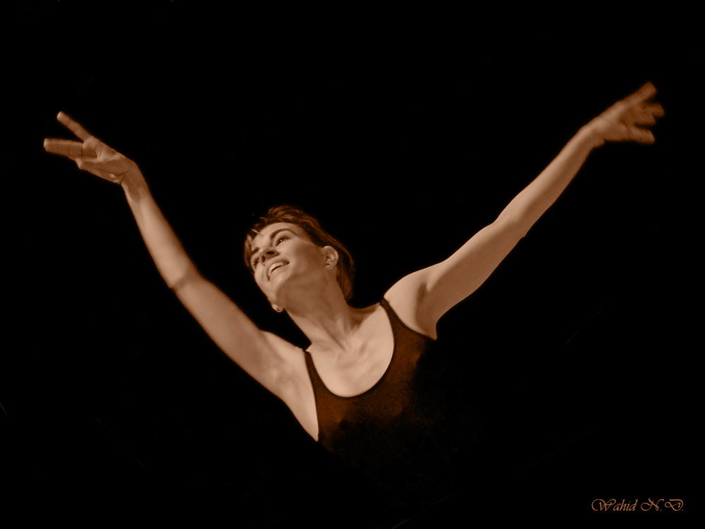 photo "Flying Ballerina" tags: portrait, woman