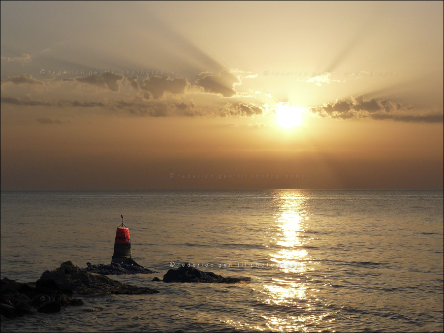 photo "Looking the lighthouse" tags: landscape, water