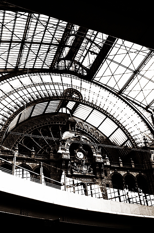 photo "Antwerpen. Train station" tags: , 2012