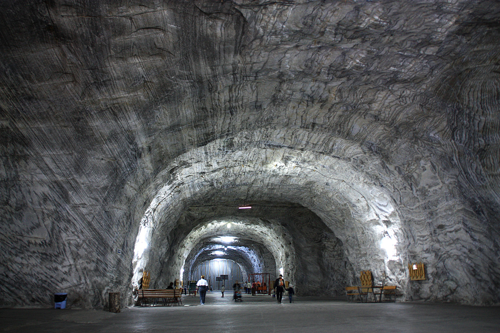 фото "Underground (250 m)" метки: , mine, женщина