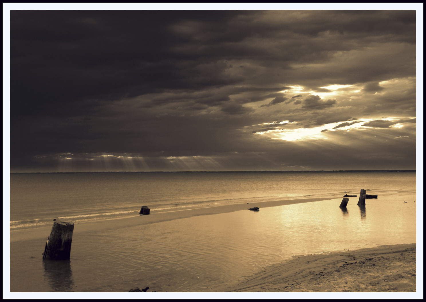 photo "On the low banks." tags: landscape, clouds, water