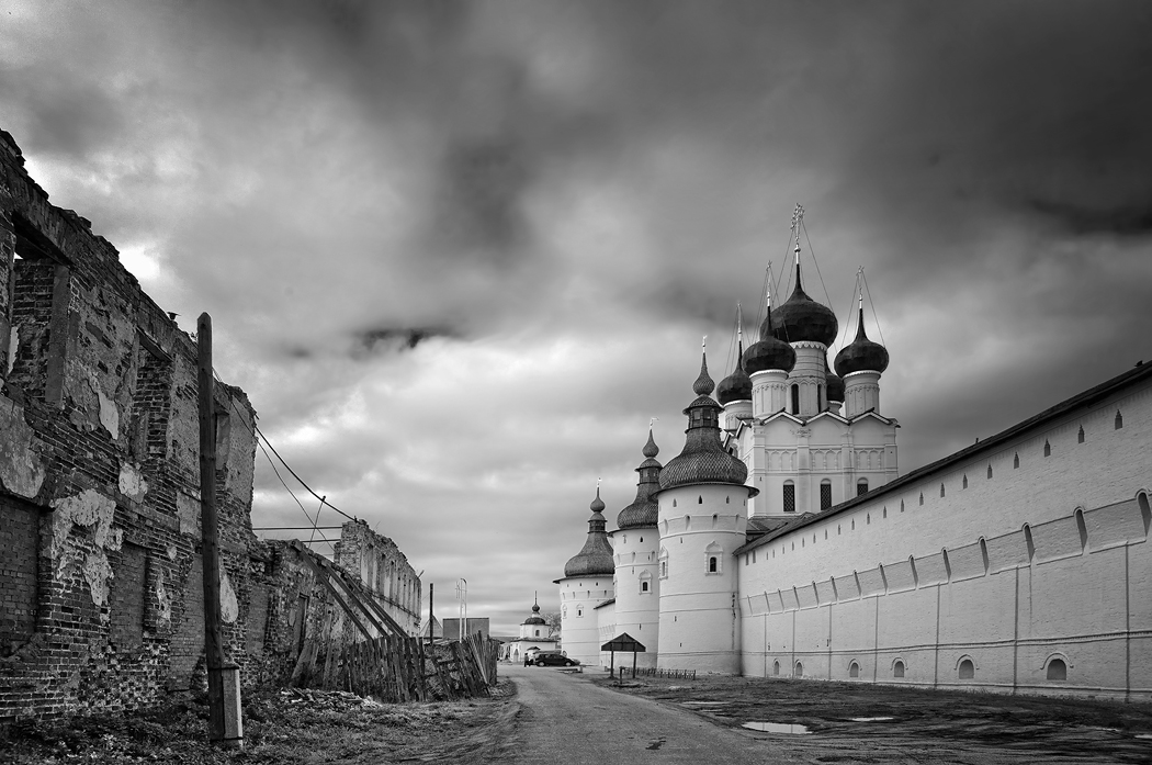 фото "Две стороны одной медали... Реалии России..." метки: архитектура, черно-белые, пейзаж, 