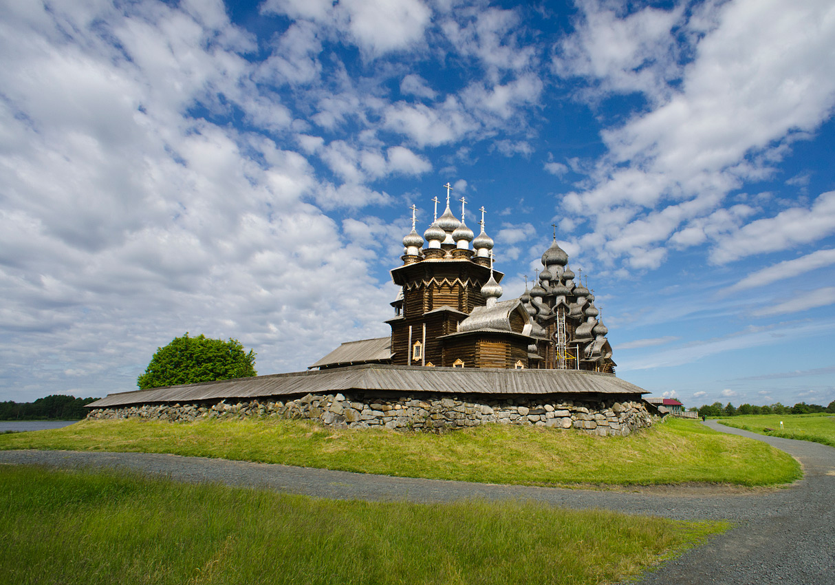 photo "Kizhi churchyard. June 2012 г." tags: architecture, landscape, summer