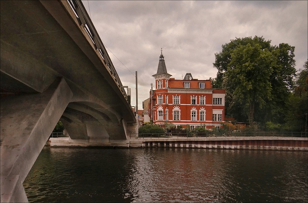 photo "***" tags: landscape, city, water