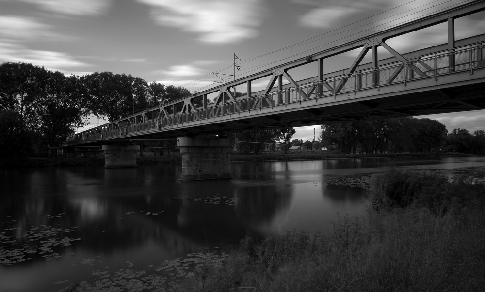 photo "The bridge" tags: landscape, black&white, water