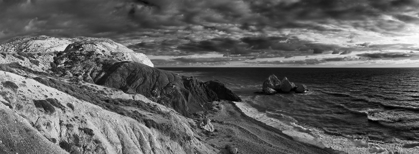 photo "***" tags: landscape, black&white, panoramic, Europe, beach, clouds, light, mountains, rocks, sun, water, Кипр, волны, панорама, путешествия, чёрно-белое