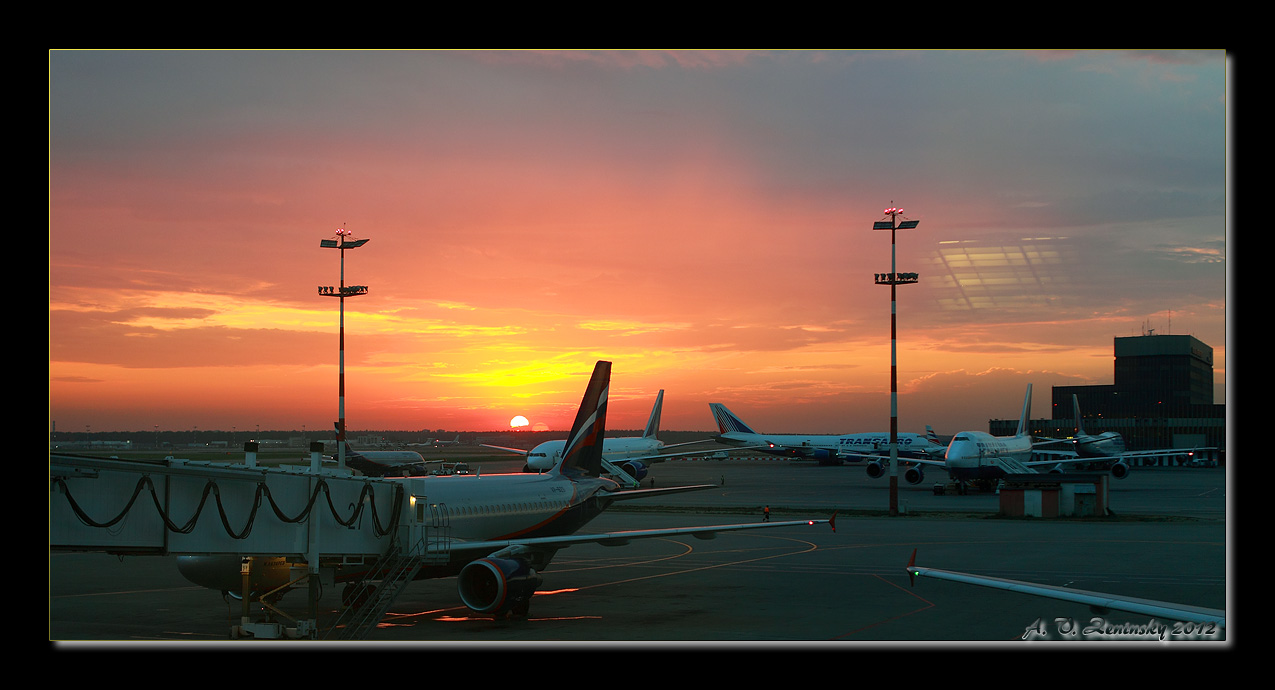 photo "Langoliers. In anticipation of waking up." tags: landscape, travel, technics, Europe, clouds, summer, sunset