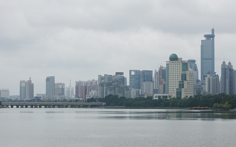 photo "SOUTH LAKE OF NANNING CITY" tags: city, landscape, travel, Asia