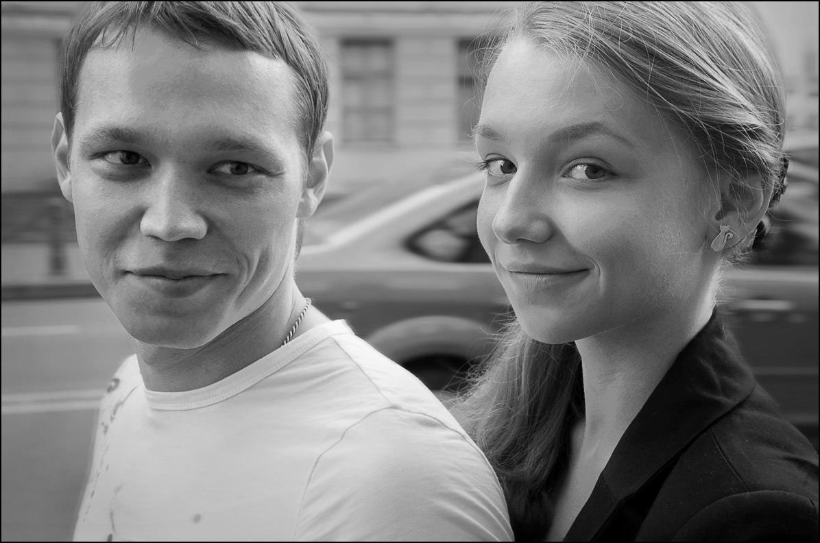 photo "Brother and sister (8 years later)" tags: portrait, black&white, 