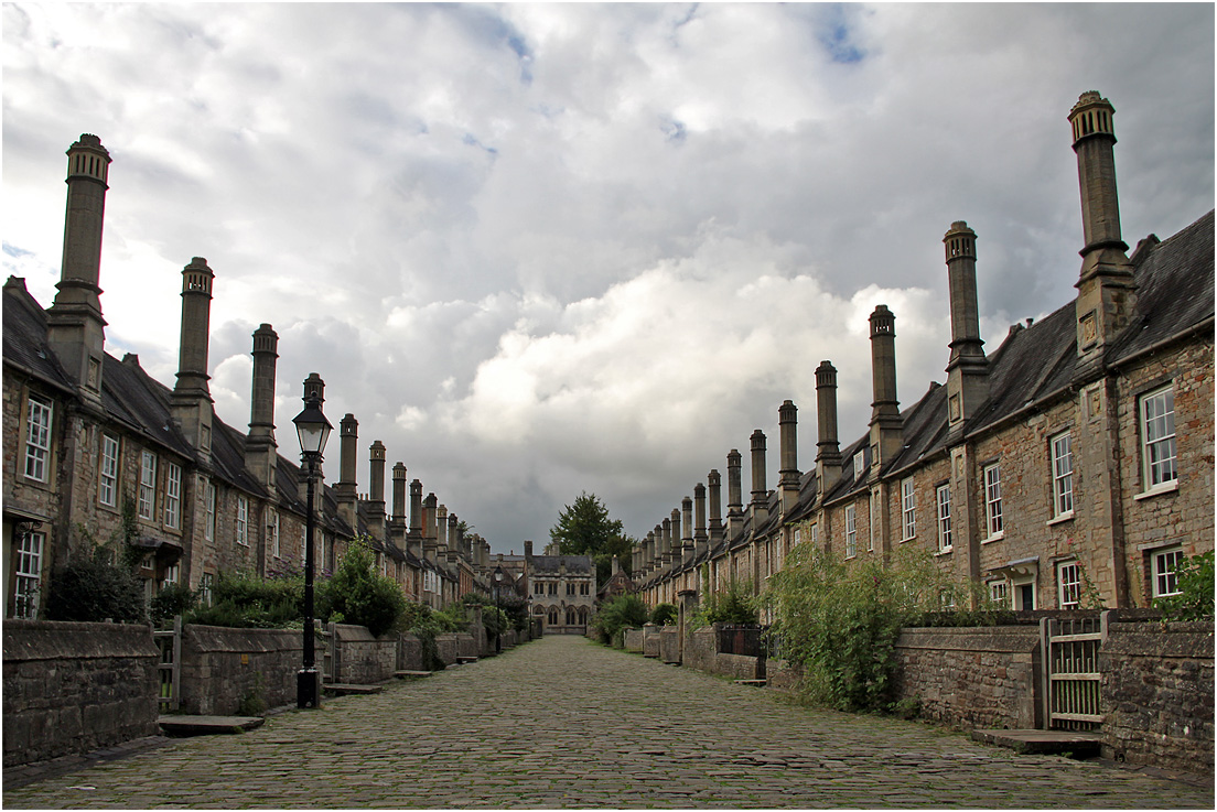 photo "The oldest street in Europe called "Vicar's close"." tags: architecture, city, перспектива