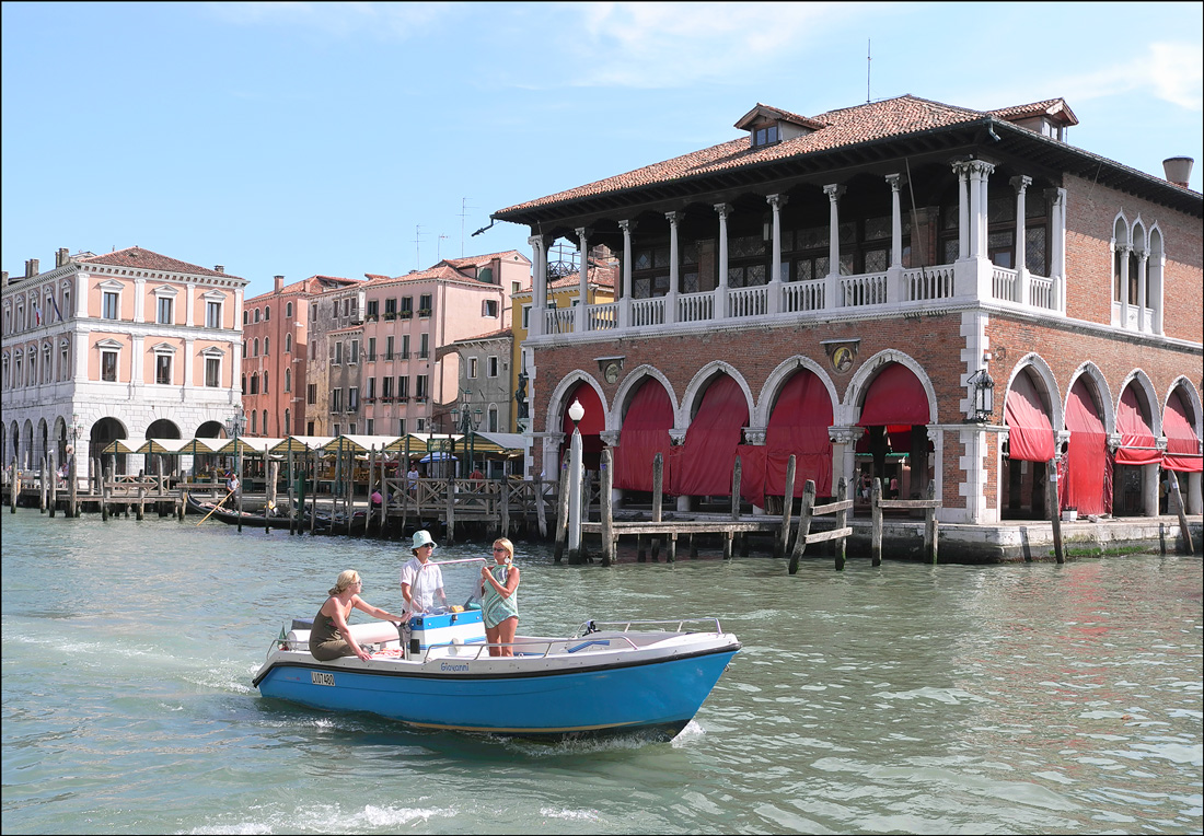 photo "Amazons" tags: street, Italy, Venice