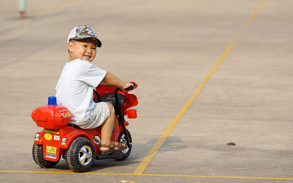 photo "motobycle" tags: portrait, city, still life, Asia, autumn, children