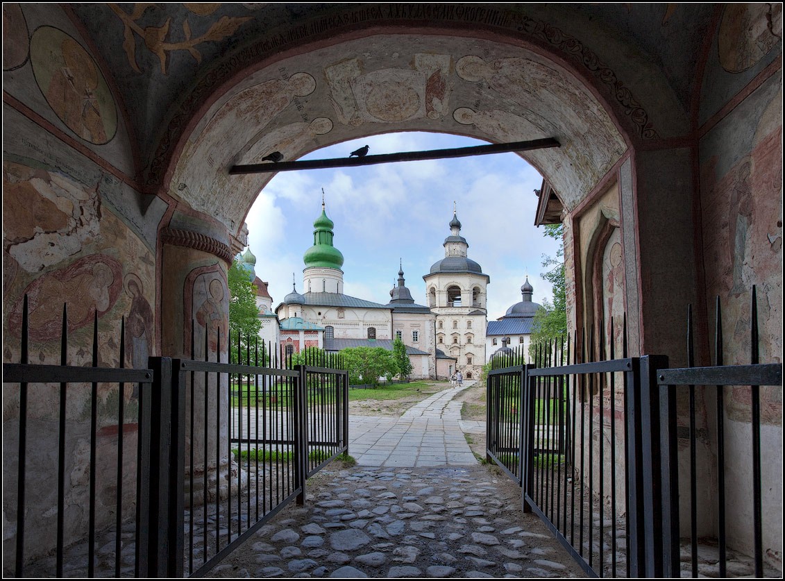 photo "gate" tags: architecture, landscape, travel, Кирилло-Белозерский монастырь