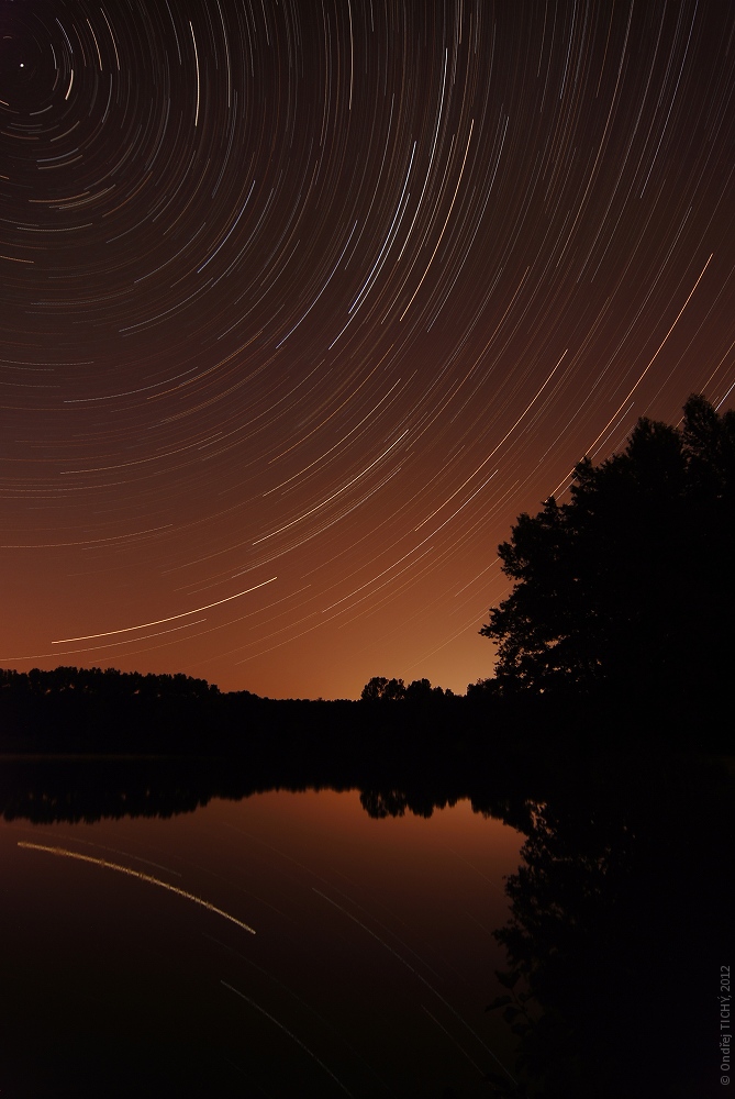 photo "Полуночное озеро" tags: landscape, Star Trails, lake, midnight, night, stars, water