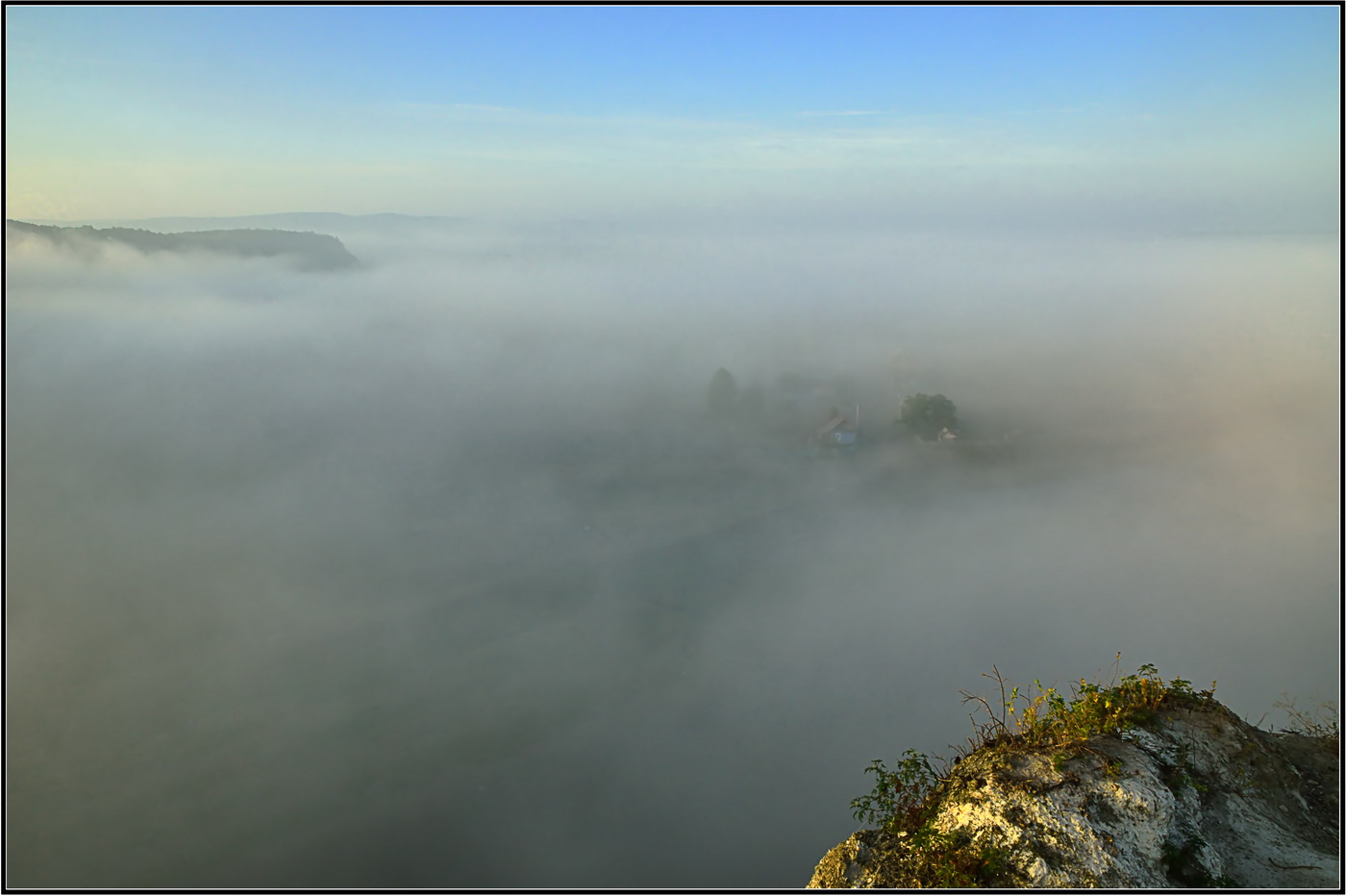 photo "***" tags: travel, landscape, nature, fog, morning, river, rocks, summer, village, water