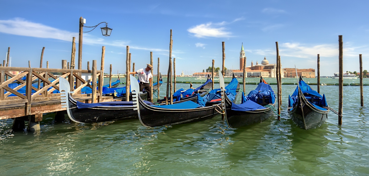 фото "Венеция" метки: путешествия, Венеция, Европа, гандолы, гандольер, море, причал