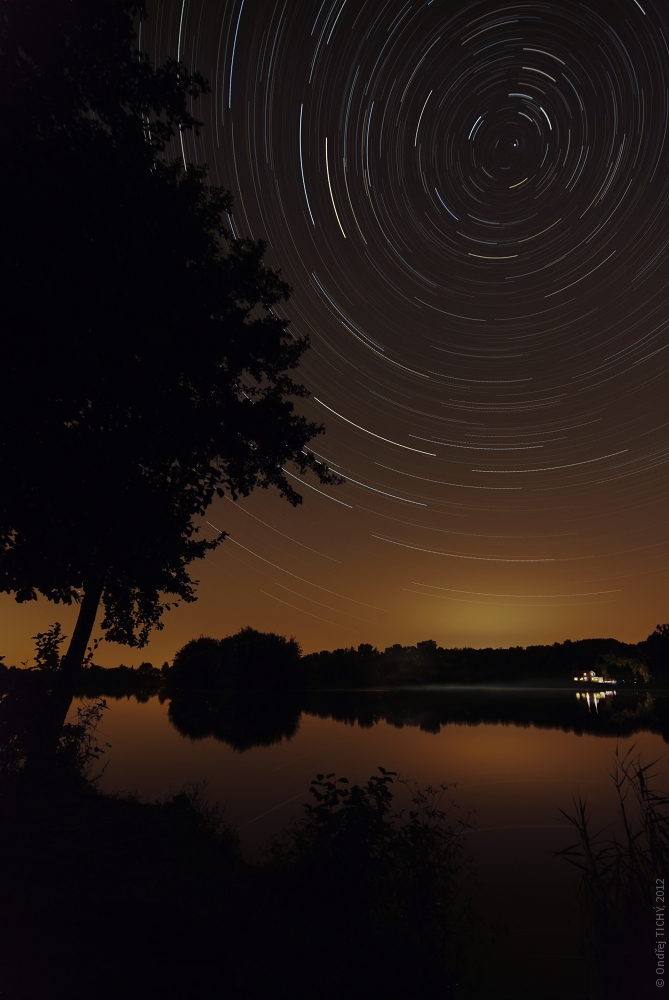 photo "Полуночное озеро 2" tags: landscape, Star Trails, lake, midnight, night, stars, summer, water